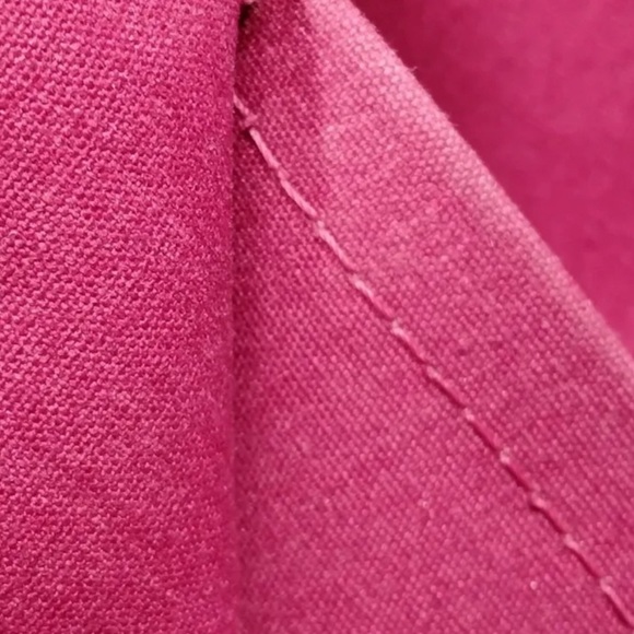 AUTHENTICATED Louis Vuitton Bellevue PM, Red Vernis w/Dust Cover - Picture 3 of 6